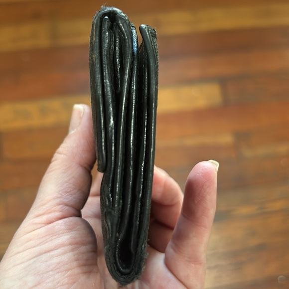 Gucci Black MONOGRAM Wallet Metal Clasp - Picture 3 of 11